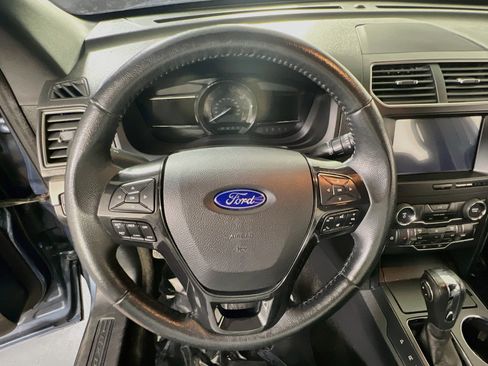 Used 2018 Ford Explorer XLT w/ Equipment Group 202A AWD/4WD image 11