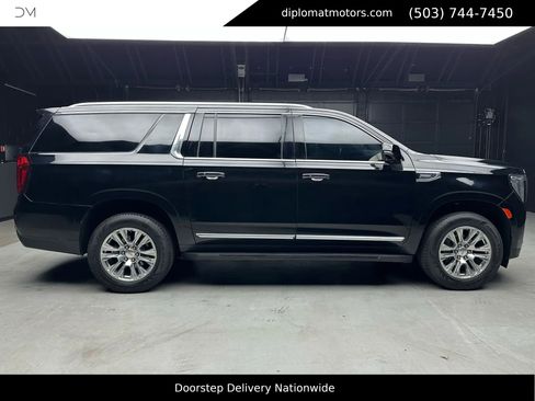 Used 2022 GMC Yukon XL Denali w/ Advanced Technology Package image 8
