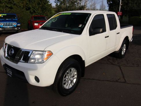 Used 2019 Nissan Frontier SV image 7