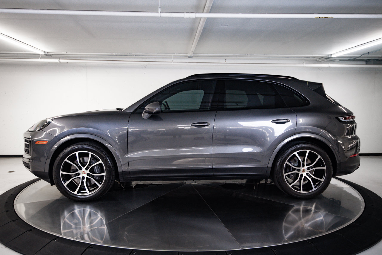 Certified 2024 Porsche Cayenne AWD/4WD image 2
