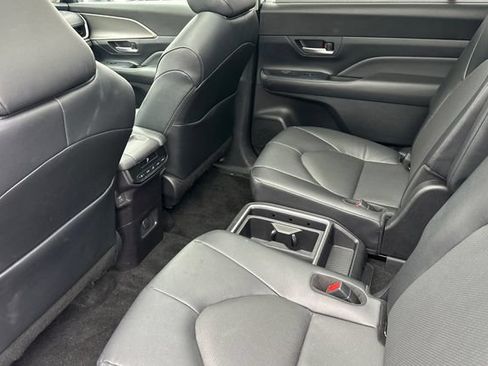 Used 2025 Toyota Grand Highlander AWD image 16