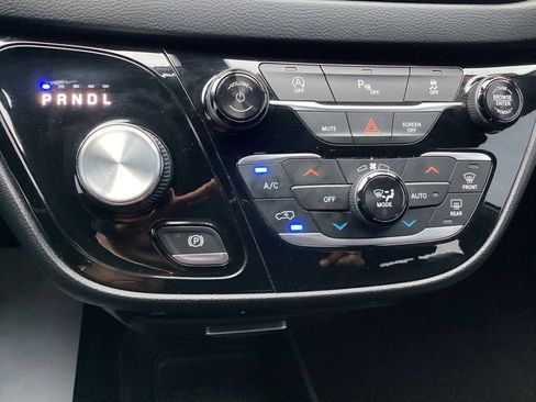 Used 2018 Chrysler Pacifica Touring-L Plus w/ S Appearance Package FWD image 25