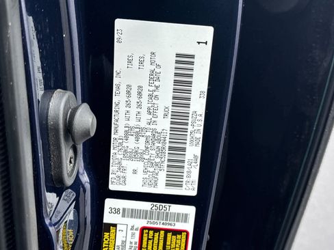 Used 2024 Toyota Tundra Platinum image 27