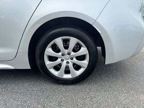 Used 2025 Toyota Corolla LE FWD image 9