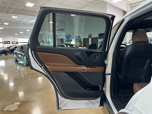 Used 2022 Lincoln Aviator Reserve w/ Class IV Trailer Tow Package image 40