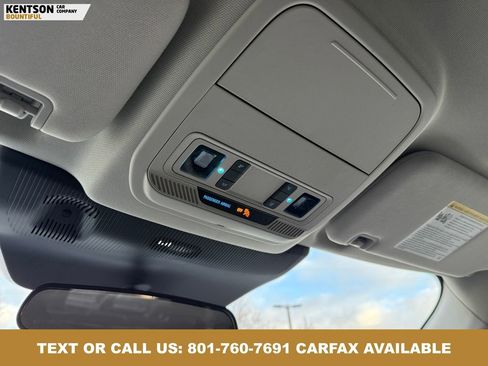 Used 2025 Ford Explorer Active AWD/4WD image 22