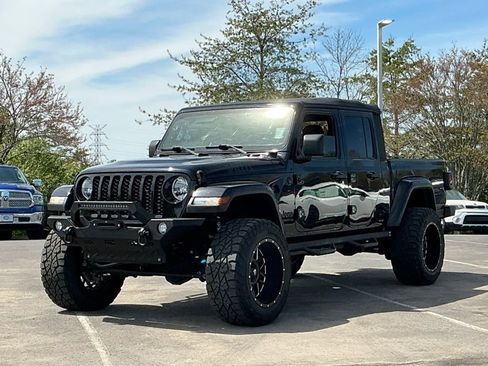 Used 2021 Jeep Gladiator Sport image 3