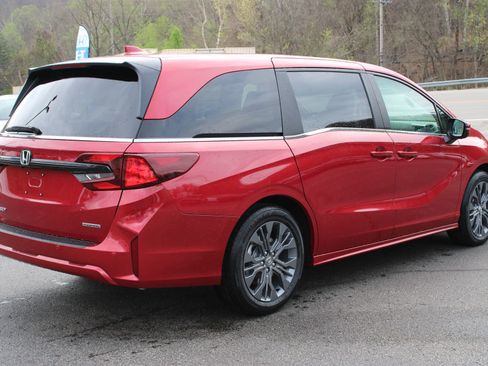 New 2026 Honda Odyssey Touring image 7
