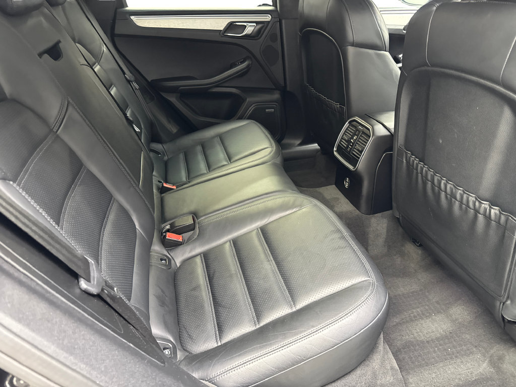 Used 2020 Porsche Macan Turbo AWD/4WD image 40