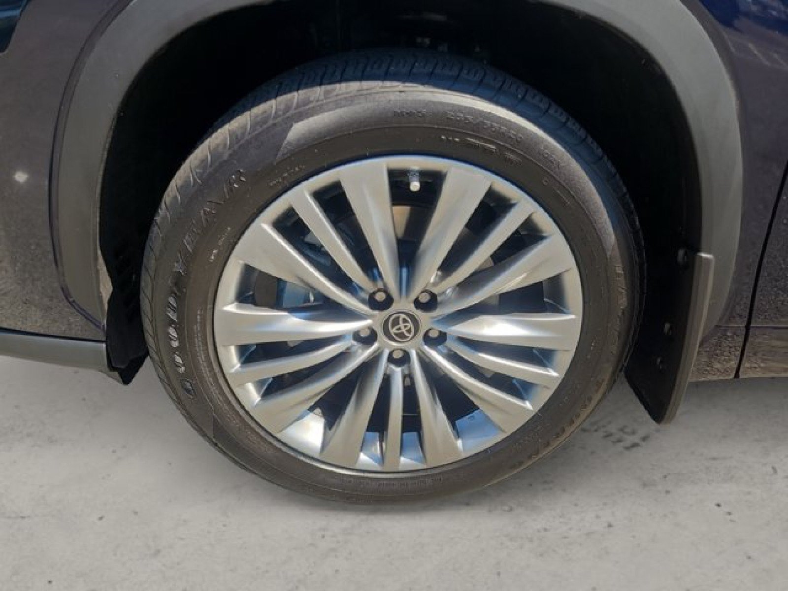 Used 2023 Toyota Highlander Platinum AWD/4WD image 10