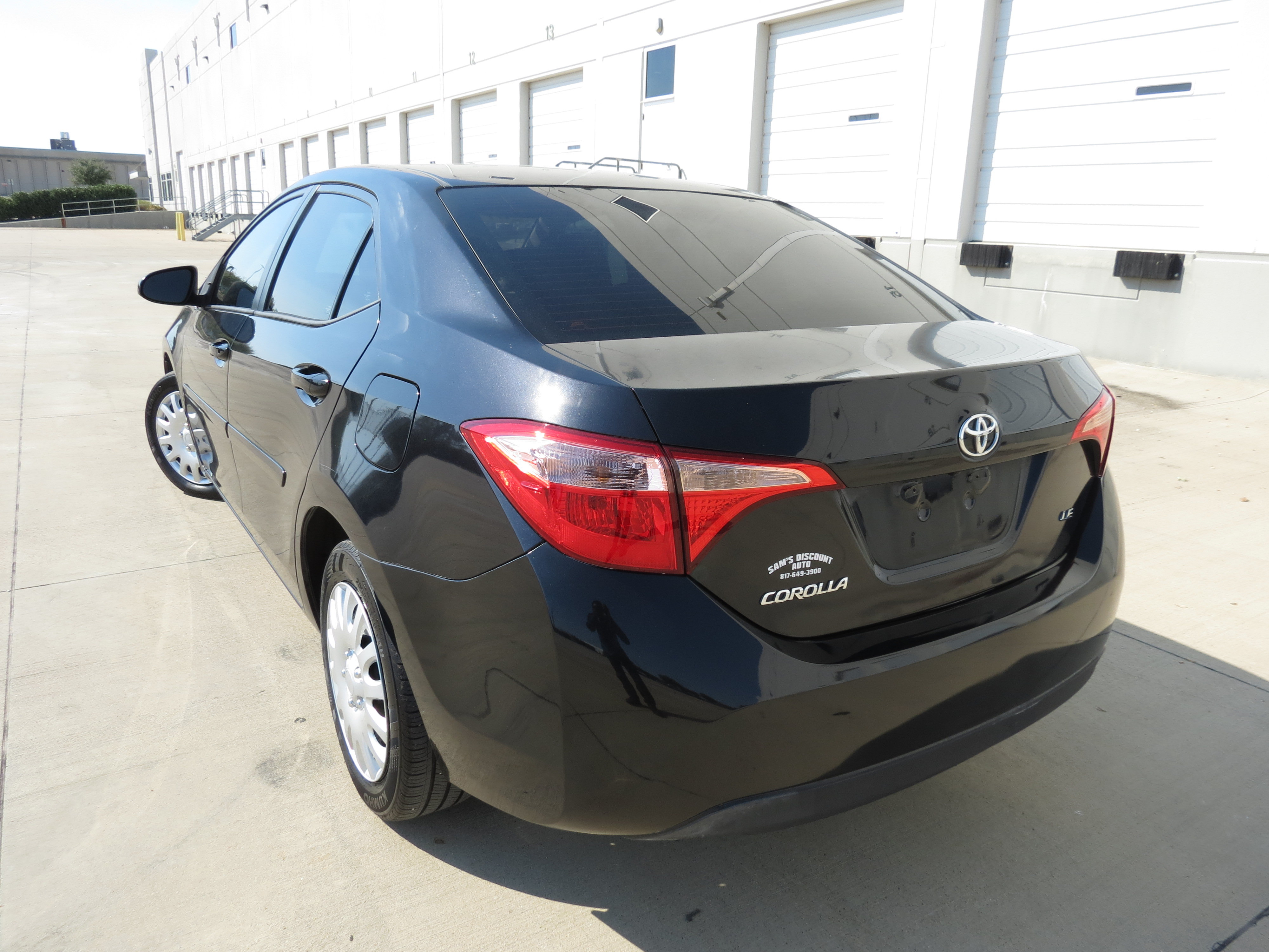 Used 2017 Toyota Corolla LE FWD image 5