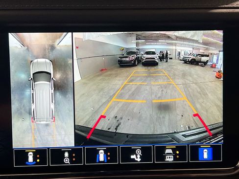 Used 2024 GMC Yukon Denali AWD/4WD image 9