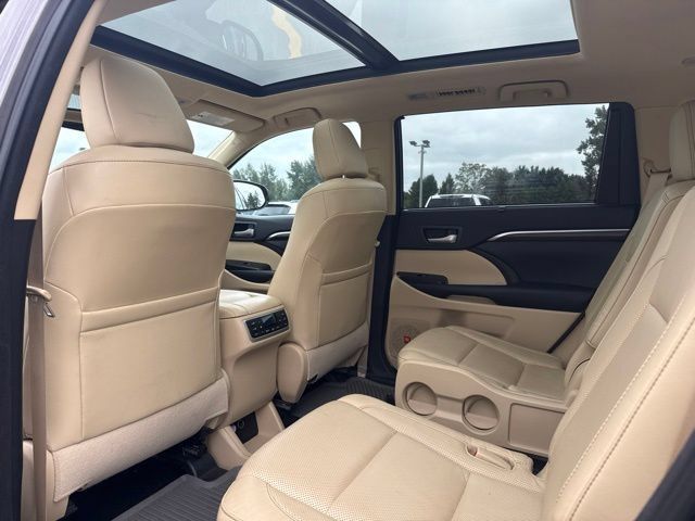 Used 2016 Toyota Highlander Limited Platinum AWD/4WD image 12