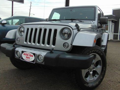 Used 2016 Jeep Wrangler Unlimited Sahara w/ Connectivity Group image 33