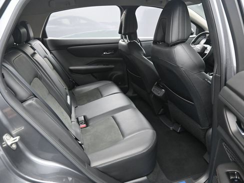 Used 2023 Nissan Ariya AWD image 31