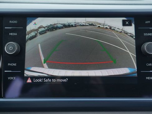 Used 2023 Volkswagen Taos SE w/ Panoramic Sunroof Package image 29