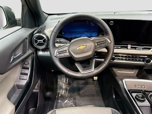 New 2026 Chevrolet Equinox LT w/ Convenience Package II image 23