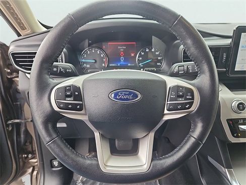 Used 2021 Ford Explorer XLT w/ Equipment Group 202A image 28