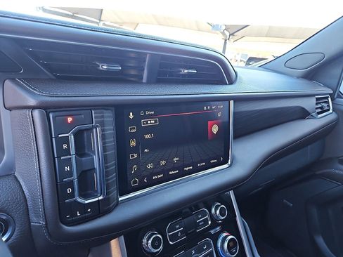 Used 2023 GMC Yukon Denali image 15