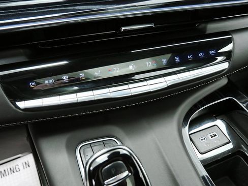 Used 2023 Cadillac Escalade ESV V image 32