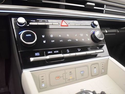 Used 2025 Hyundai Santa Fe Calligraphy w/ Tow & Go Package image 16