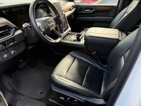 Used 2025 GMC Yukon XL Denali AWD/4WD image 23