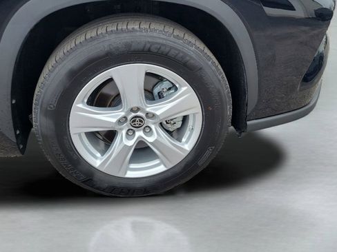 Used 2023 Toyota Highlander LE image 10
