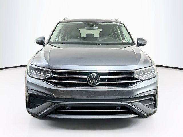 Certified 2024 Volkswagen Tiguan SE AWD/4WD image 2