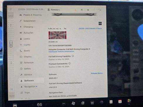 Used 2023 Tesla Model X Plaid image 3