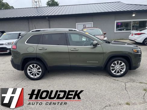 Used 2019 Jeep Cherokee Latitude w/ Cold Weather Group FWD image 1