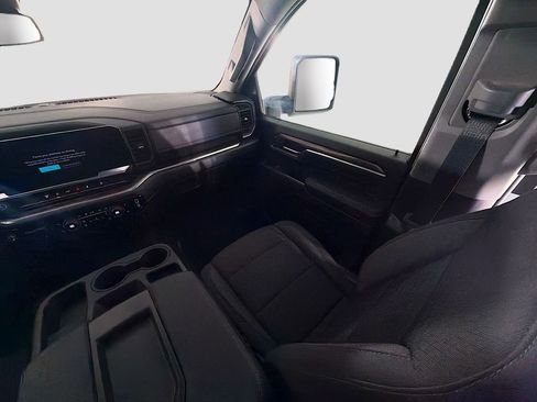 Used 2024 Chevrolet Silverado 2500 LT image 33