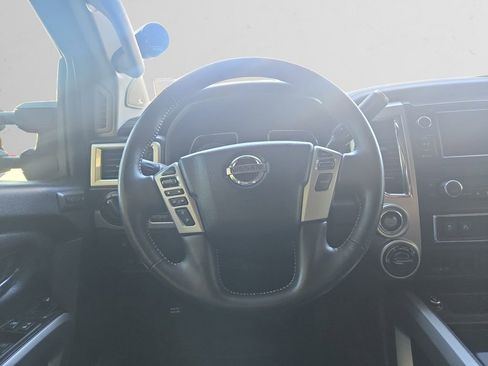 Used 2019 Nissan Titan PRO-4X w/ Pro-4x Convenience Package AWD/4WD image 14
