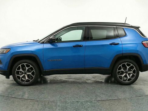 Used 2025 Jeep Compass Limited image 5