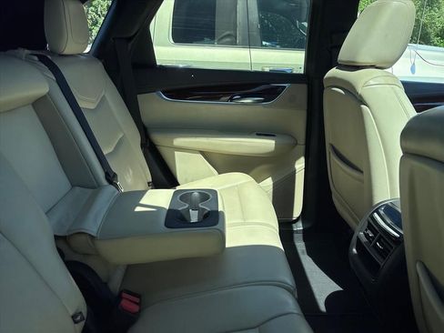 Used 2018 Cadillac XT5 Premium Luxury FWD image 19