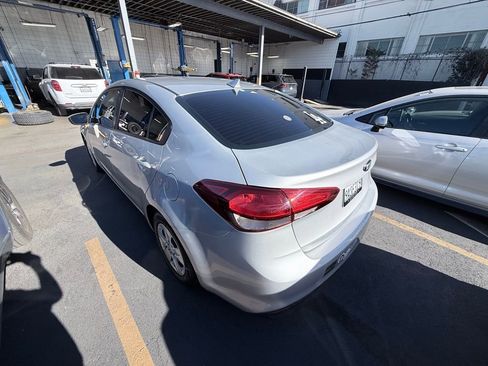 Used 2018 Kia Forte LX w/ LX Rear Camera Package image 7
