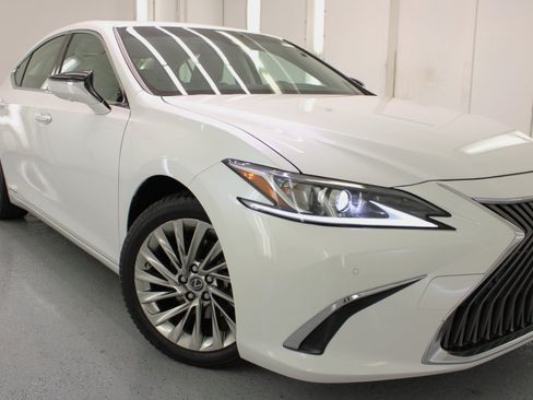 Used 2019 Lexus ES 300h Luxury image 14