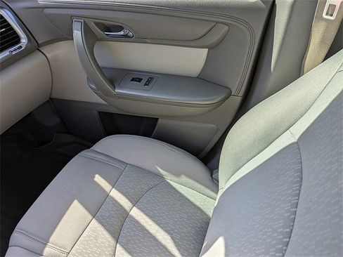 Used 2014 GMC Acadia SLE image 18