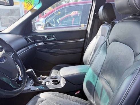 Used 2017 Ford Explorer Limited image 10