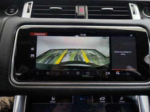 Used 2020 Land Rover Range Rover Sport SE image 19