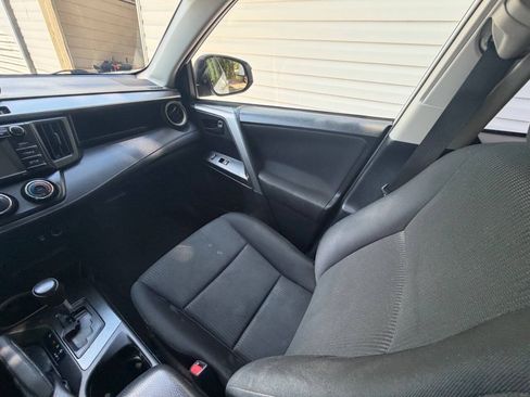 Used 2016 Toyota RAV4 LE FWD image 18