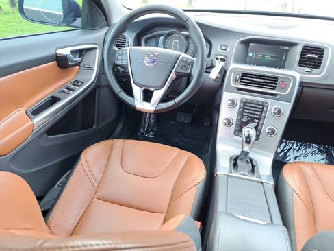 Used 2017 Volvo S60 T5 Inscription Platinum image 9