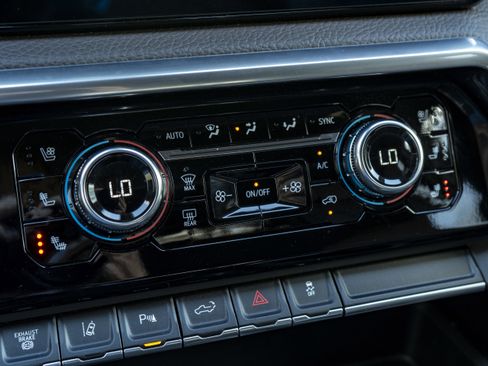 Used 2024 GMC Sierra 3500 Denali w/ Denali Reserve Package image 30