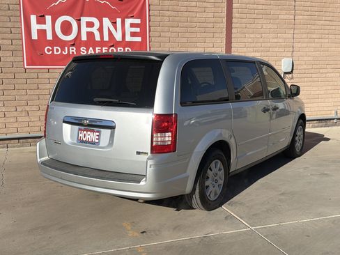 Used 2008 Chrysler Town & Country LX image 8
