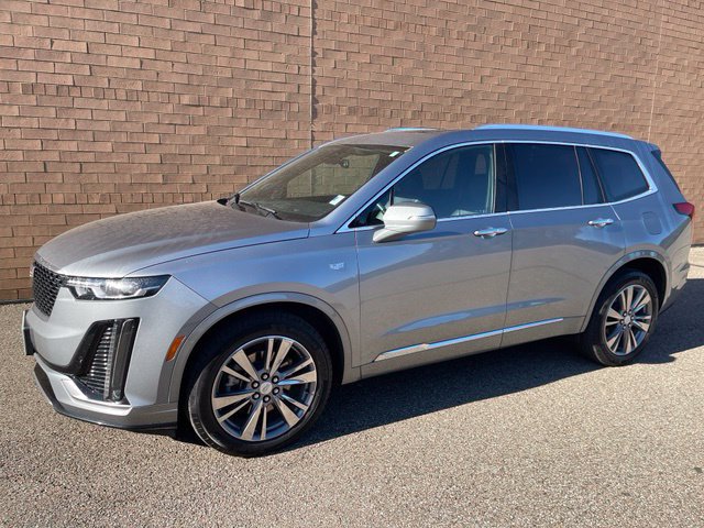 Used 2025 Cadillac XT6 Premium Luxury AWD/4WD image 2