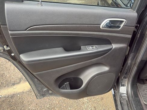 Used 2018 Jeep Grand Cherokee Altitude AWD/4WD image 22