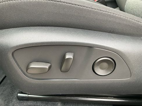 Used 2025 GMC Acadia Elevation image 29