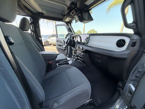 Used 2025 Jeep Wrangler Unlimited Sahara w/ Safety Group AWD/4WD image 18