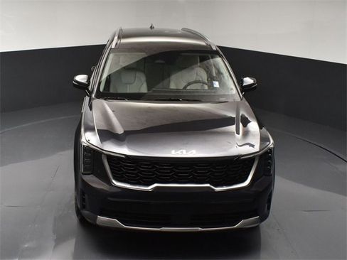 Certified 2025 Kia Sorento S w/ Panoramic Sunroof Package image 42