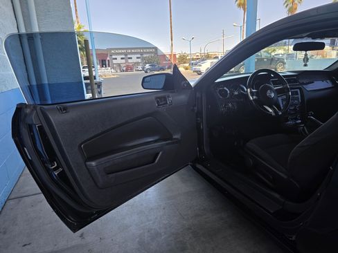 Used 2014 Ford Mustang GT RWD image 9