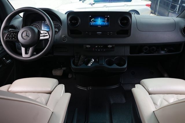 Used 2020 Mercedes-Benz Sprinter 2500 image 24